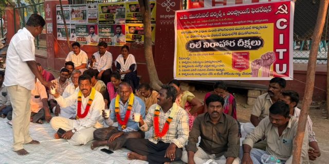 CITU Stages Relay Hunger Strike In Proddatur Demanding Reinstatement Of Worker