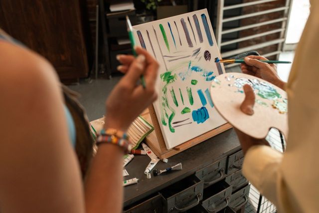 Paints for Art: A Beginner’s Guide to Choosing the Right Medium