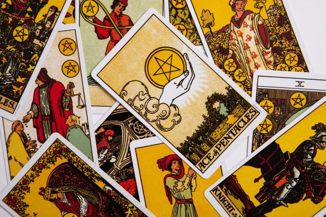 What Separates Authentic Online Tarot From Commercial Cash Grabs: The Astroideal Model Analyzed