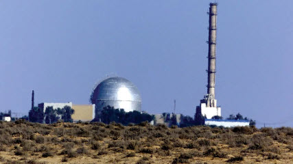 Iran threatens Israel with nuclear disaster - Dimona reactor at gunpoint